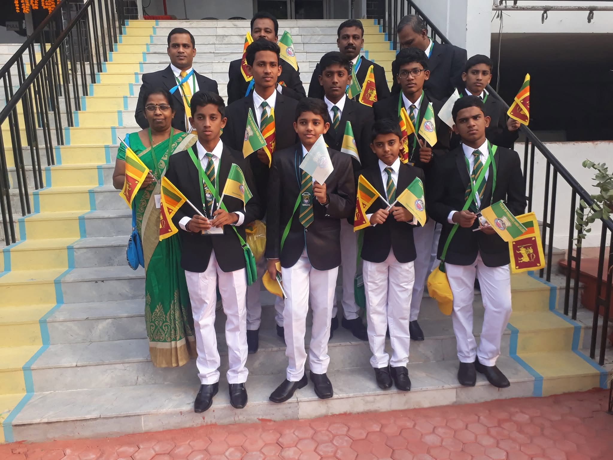 Lucknow 2016 students with flags